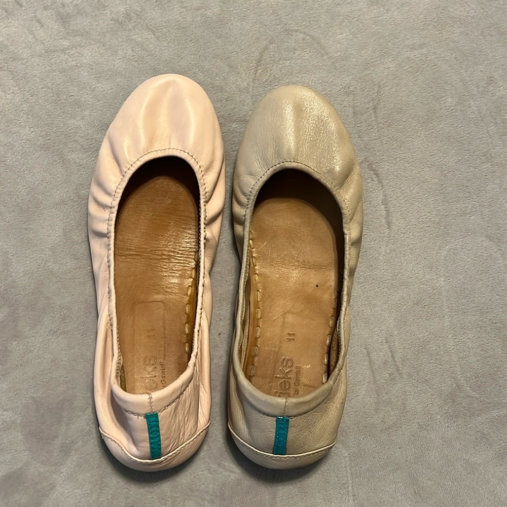 Mismatched Tieks- please read description closely